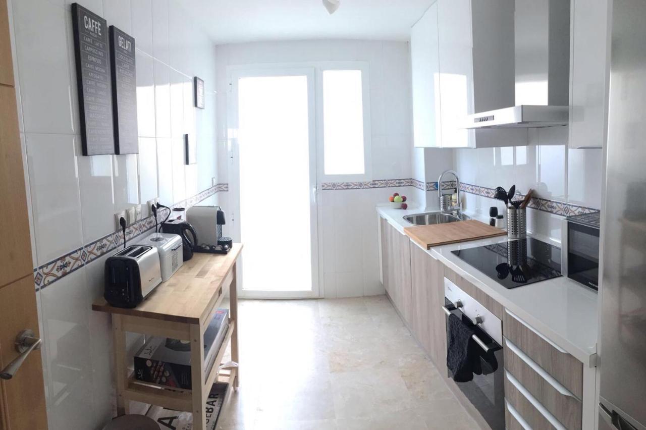 2201-Lovely 2 Bedrooms With Terrace And Pool Манільва Екстер'єр фото